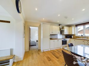 Kitchen- click for photo gallery